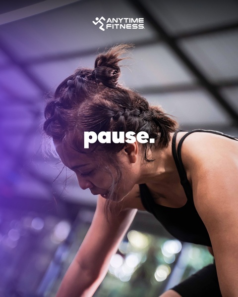 A 4:5 vertical creative showing a gym member taking a moment of recovery, emphasizing the internal experience of fitness.